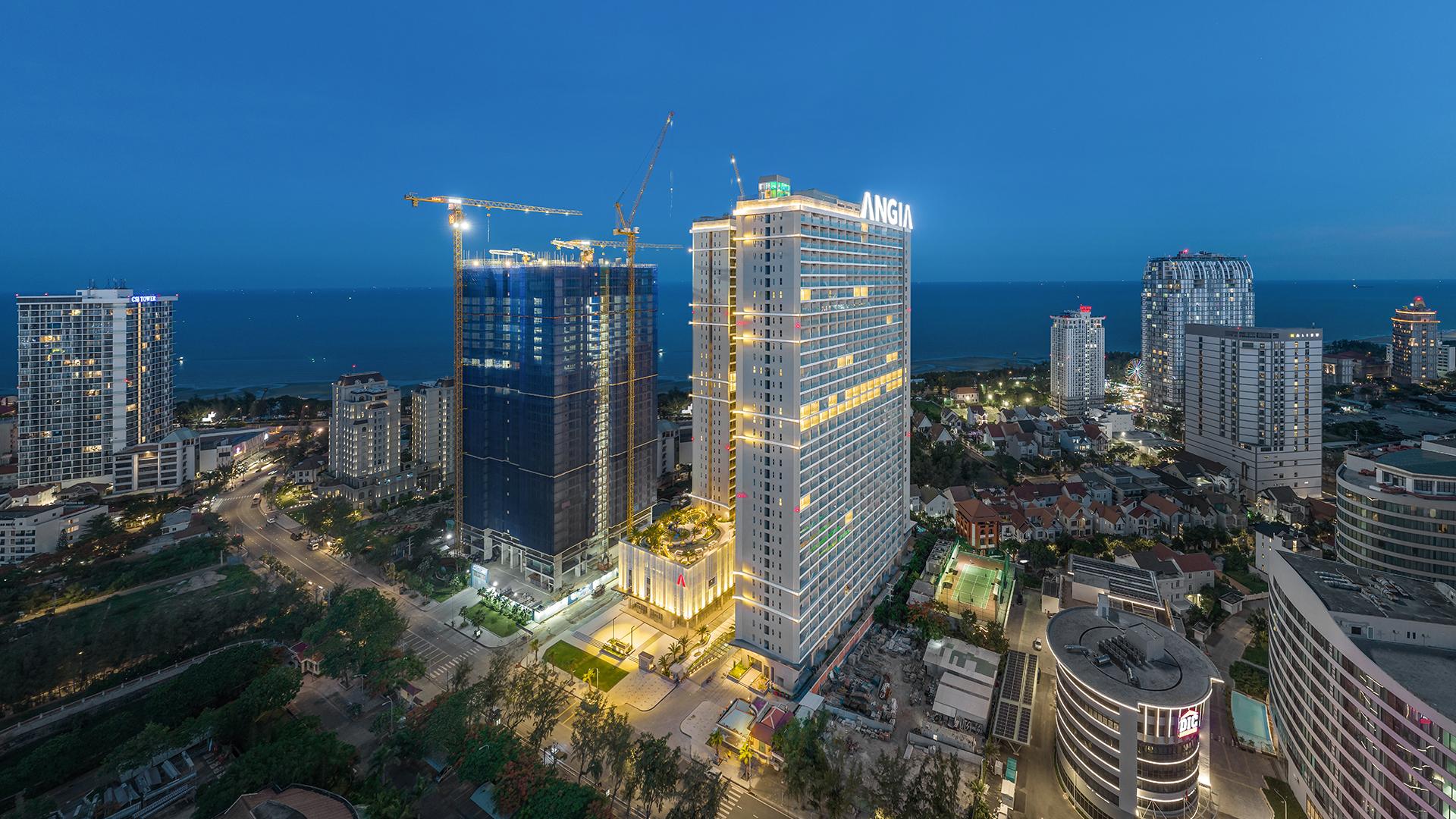 Ảnh tổng thể một bảng hiệu mica chữ nổi bền đẹp, đang sử dụng tốt ( hộp đèn mica chữ nổi bền )